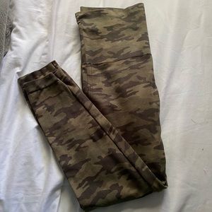 SPANX seamless leggings CAMO